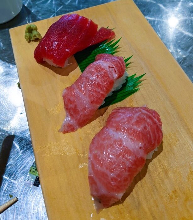 quality tuna sushi at Tsukiji market