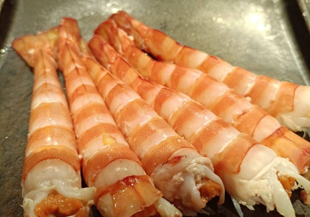 ebi shrimp preparation at Tokyo sushi making class